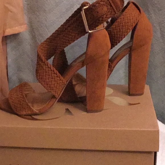 Size 7 Cognac colored Heels - Picture 2 of 4
